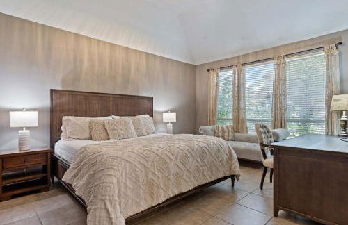 Modern 4BR Home w WiFi by Dell Diamond - Photo 12