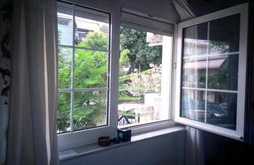 Isalos Urban Oasis Thessaloniki - Tranquil Garden Retreat - Walk to City Center - Free Easy Parking - Near Helexpo & University - Foto 4