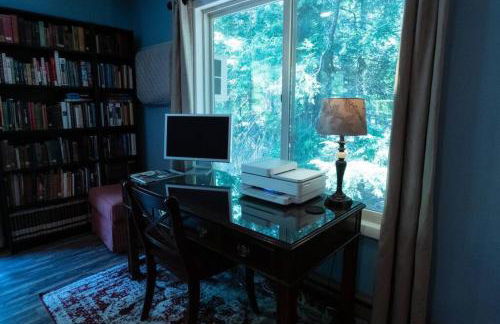 Spacious Catskills Home with Covered Hot Tub - Foto 7