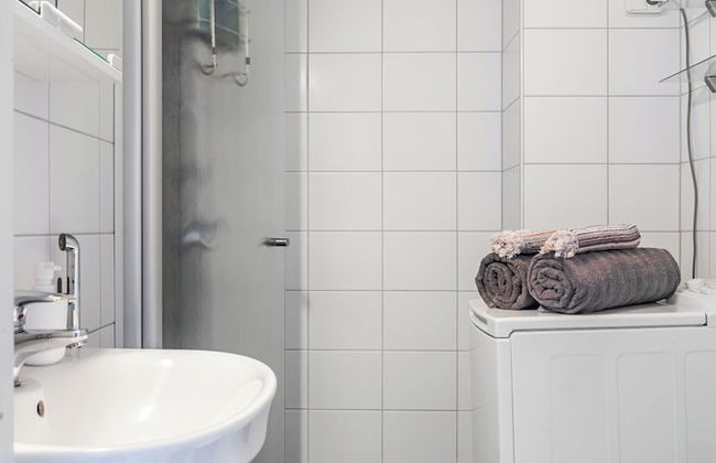 Bright 1BR Apartment next to the Beach - Photo 15