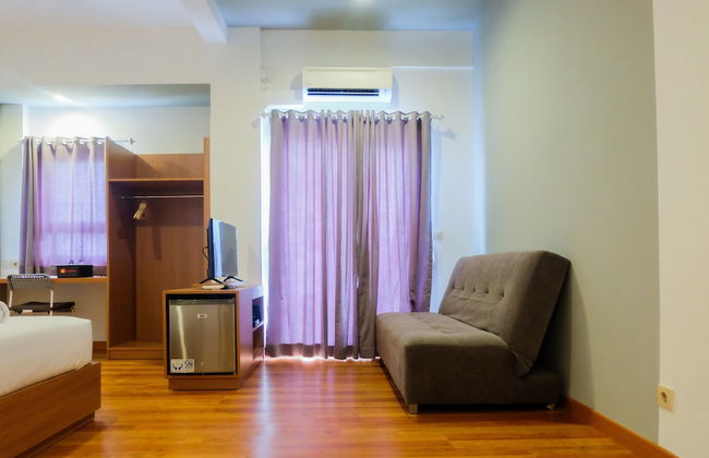 Azalea Suites Cikarang Studio Apartment with Bathtub - Photo 10