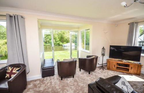 The Willows Wroxham - Photo 2