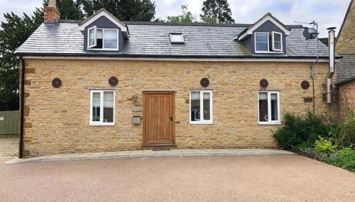 The Manor Barn - Photo 1