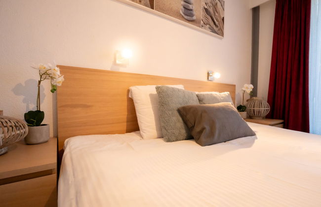 Giuliott with parking and shared pool - Photo 8