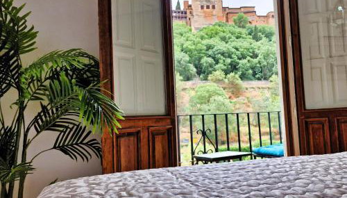 The Nasrid - Apartamento con balcón frente a la Alhambra - Vistas desde la cama - Foto 1