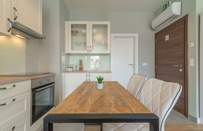 Luxurious Suites Elegance - Photo 15