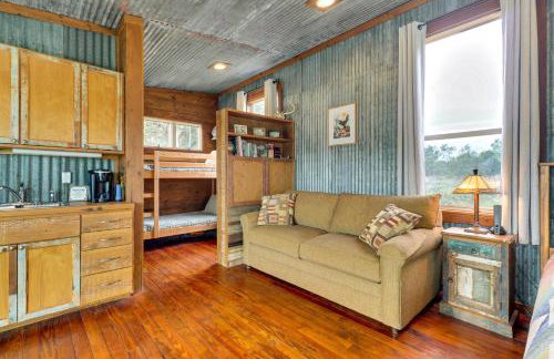 Rustic Eco-Cabin Llano River Getaway on 68 Acres! - Foto 17