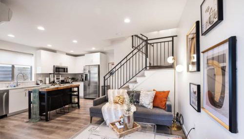 Brand New 3B2B Designer Home near SeaTac - Foto 1