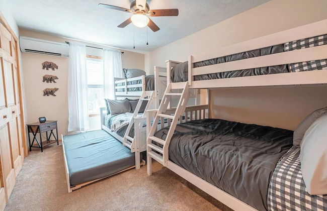 NEW Large Group Summer Getaway W/hot Tub + Game Room! - Foto 8