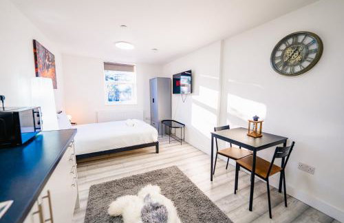 Cozy Cardiff Studio - City Center Gem with Patio - Photo 9