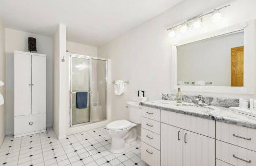 Coastal Cottage by Juniper Holiday + Home - Photo 28