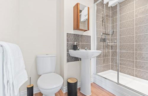 Stylish 4 Bedroom House in St Neots w Free Parking - Foto 11