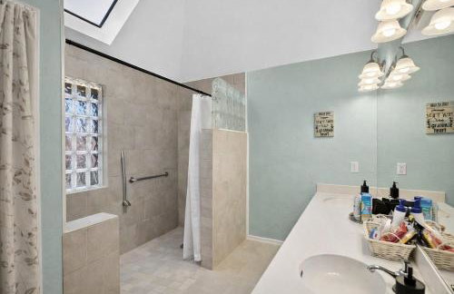 DFW Family Fun Retreat Game Room Pool Table Air Hockey Arcade Work Space Grill BBQ Firepit - Foto 31