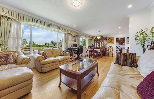 Quite House near Vancouver Airport - Photo 1