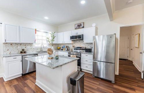 Modern 5BR with Full Kitchen, Game Room, Fenced Yard and BBQ Grill - Foto 42