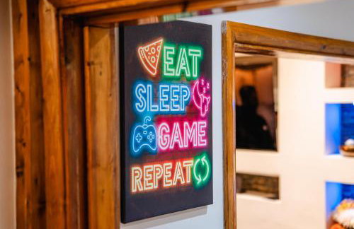 4BR 2Bath Home -Hot Tub, Free Parking & Games Room - Foto 54