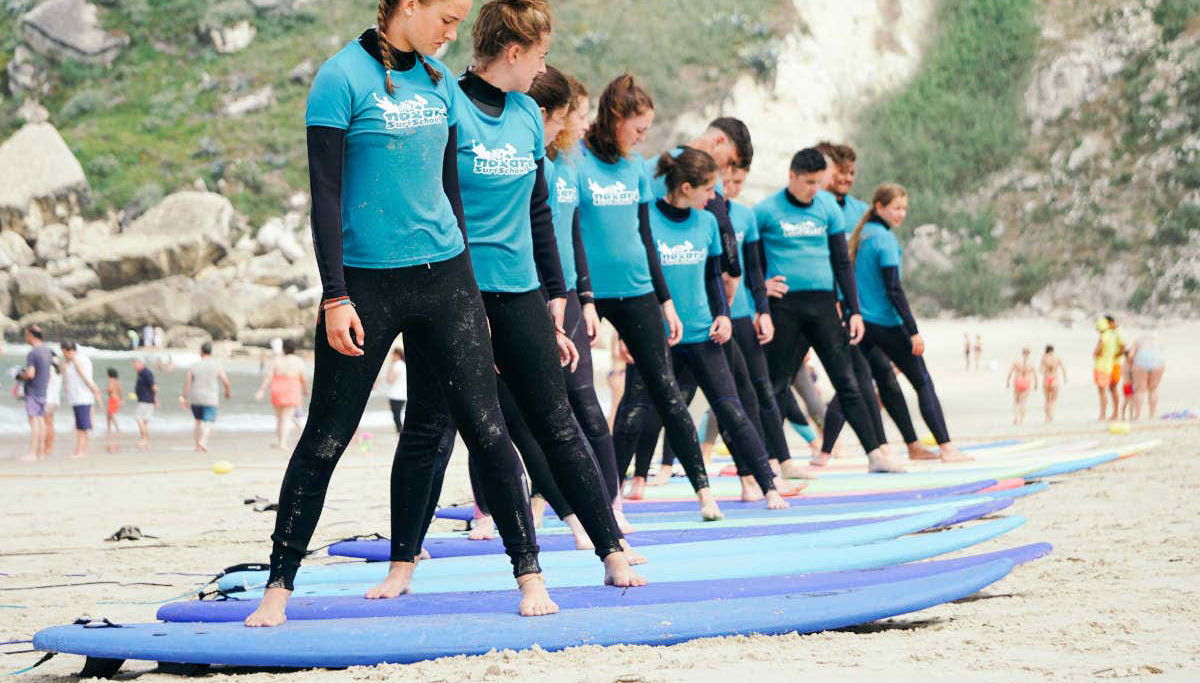 Nazaré Surf School - Foto 1