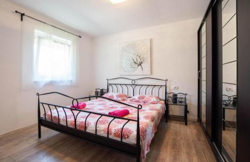 Cozy Home In Srinjine - Photo 20