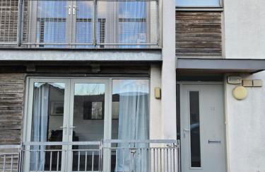 Modern Stirling Apartment - Free Parking - Photo 18