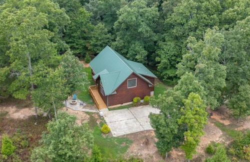 Romantic Cabin w Rain Shower & Spa Tub - Photo 37