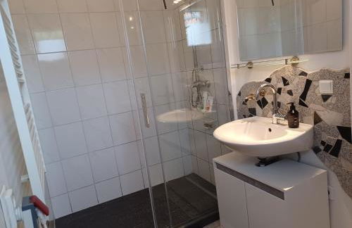 Ehemalige Bibliothek Apartment für 2 mit Küche Kamin Netflix Parken und Hofladen - Foto 21