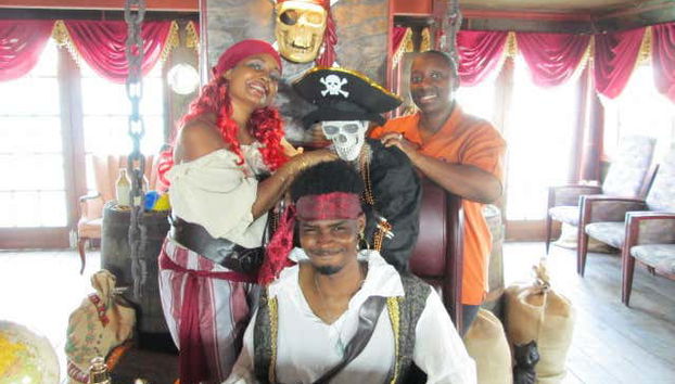 Los piratas en el interior del barco