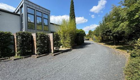 Exklusives Architektenhaus, Pool und Privateinfahrt - Foto 2, Garden