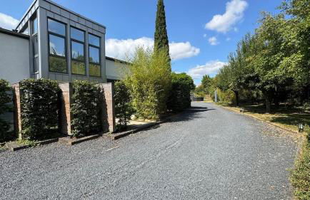 Exklusives Architektenhaus, Pool und Privateinfahrt - Foto 2