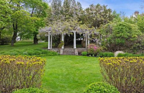 Cranberry Hill | 9 BR 22 Acre Estate | Sleeps 24 - Photo 13