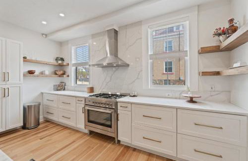 3BR Stylish Retreat, Minutes from Downtown Pittsburgh, Free 3-Car Parking - Foto 26