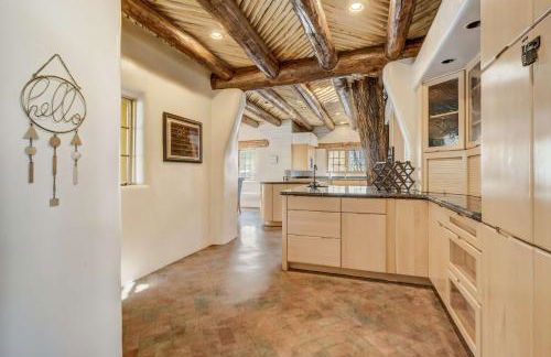 Adobe del Sur Architectural Gem Near Broadmoor - Foto 14