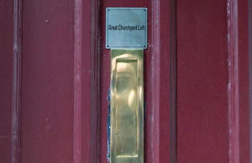 Central Medieval Grid Unique home with Gated parking - Foto 36