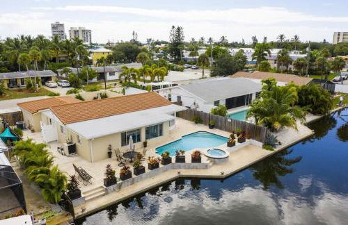 Private Village Home with Heated pool & spa with private front courtyard - Photo 68