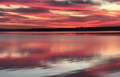 Lakefront Estate Stunning Views, Deck, Bar and Dock - Foto 34