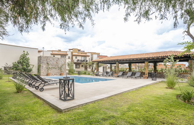 4BR Oasis with Pool & Gym at Nueva Escondida - Foto 22