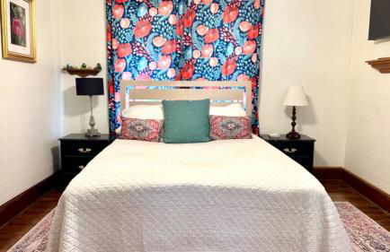 Country Retreat with ponds-views-porches & pups - Foto 48