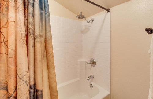 Rustic Lakeside Cabin on 3 Acres with Nature Views! - Foto 24