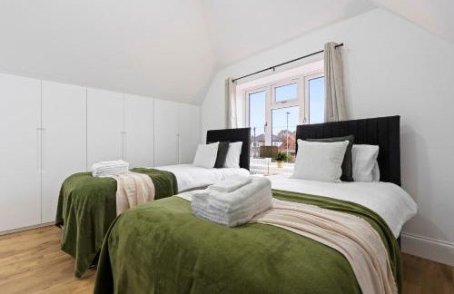 Beautiful Home, Free Parking For Large Groups Sleeps 10 Book Now! - Foto 26