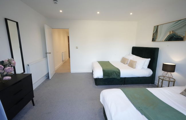 Heathrow Charge and Go - Photo 16