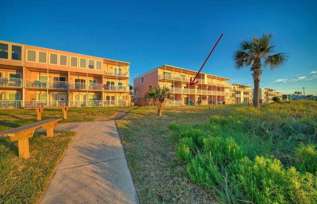 Oceanfront Condo w/ Private Balcony Pool + Tennis Bubbly Blew by Avantstay - Foto 31