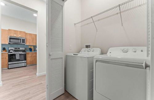 Riviere 2BR Apartment Pet Friendly Oasis Sleeps 6 Close to Epic Universe Pool & Gym - Foto 38