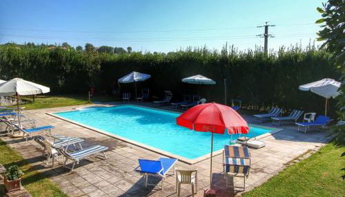 Splendid Farmhouse in Gualdo Cattaneo with Hot Tub - Foto 1