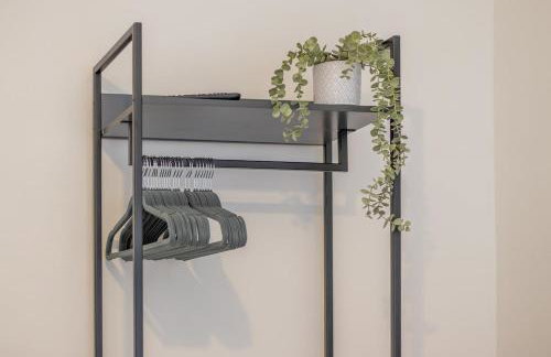 The Larky - Modern 2 Bed Cottage in Larkhall - Photo 14