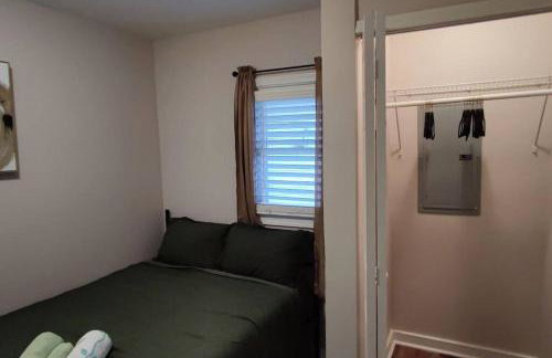 Downtown Charm Two Bedroom Home - Foto 13