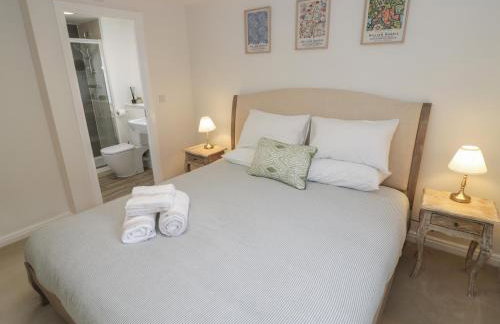 Silverstone Paddock Retreat - Photo 20