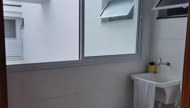 Lindo apartamento na praia do morro com vista para o mar, espaçoso, prédio novinho - Foto 3