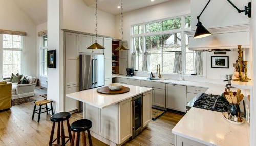 Black Chalet Mtn-View Home with Deck in Glenville! - Foto 5