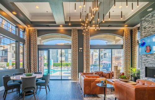 Amiable 2BD King Bed with Pool, Hot Tub, Gym, Parking - Foto 13