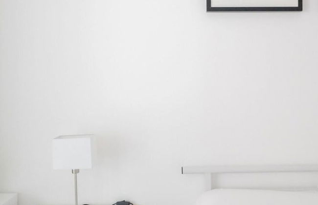 Central 2BD Flat w/ River View Balcony - Vauxhall! - Photo 4