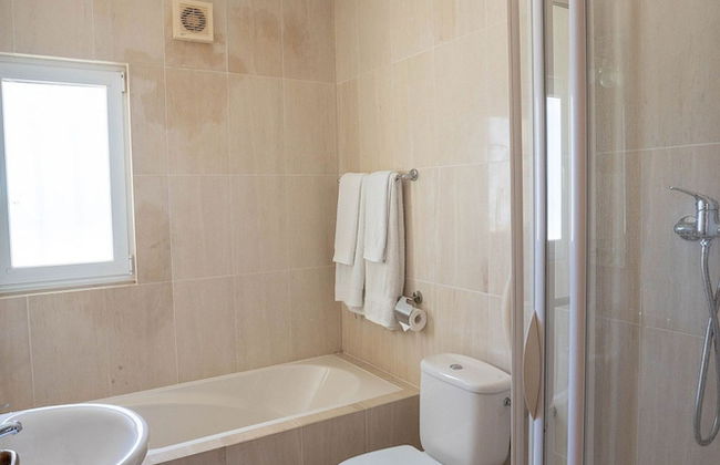 Silver Beautiful 4 Bedroom Vila Just Steps TO TH - Foto 24